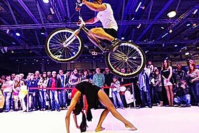 bisiklet show bisiklet gösterisi 23 nisan okul gösterileri