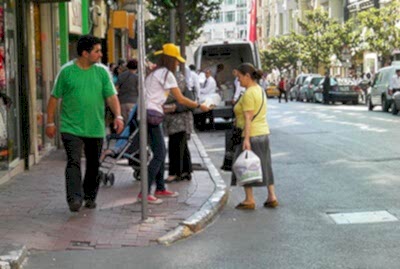 broşür dağıtım ekibi broşür dağıtımı