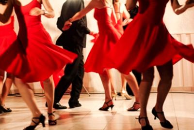 Bayi toplantısı dans grubu dans gösterisi