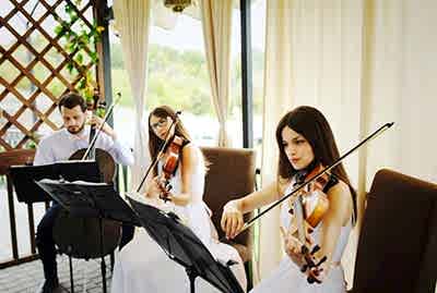 Bayi Toplantısı trio karşılama müziği