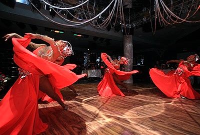 Bayi toplantısı dans grubu dans gösterisi