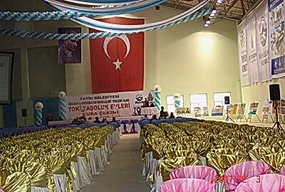 Bayi Toplantıları Masa Sandalye Dekorasyonu Masa Sandalye Süsleme